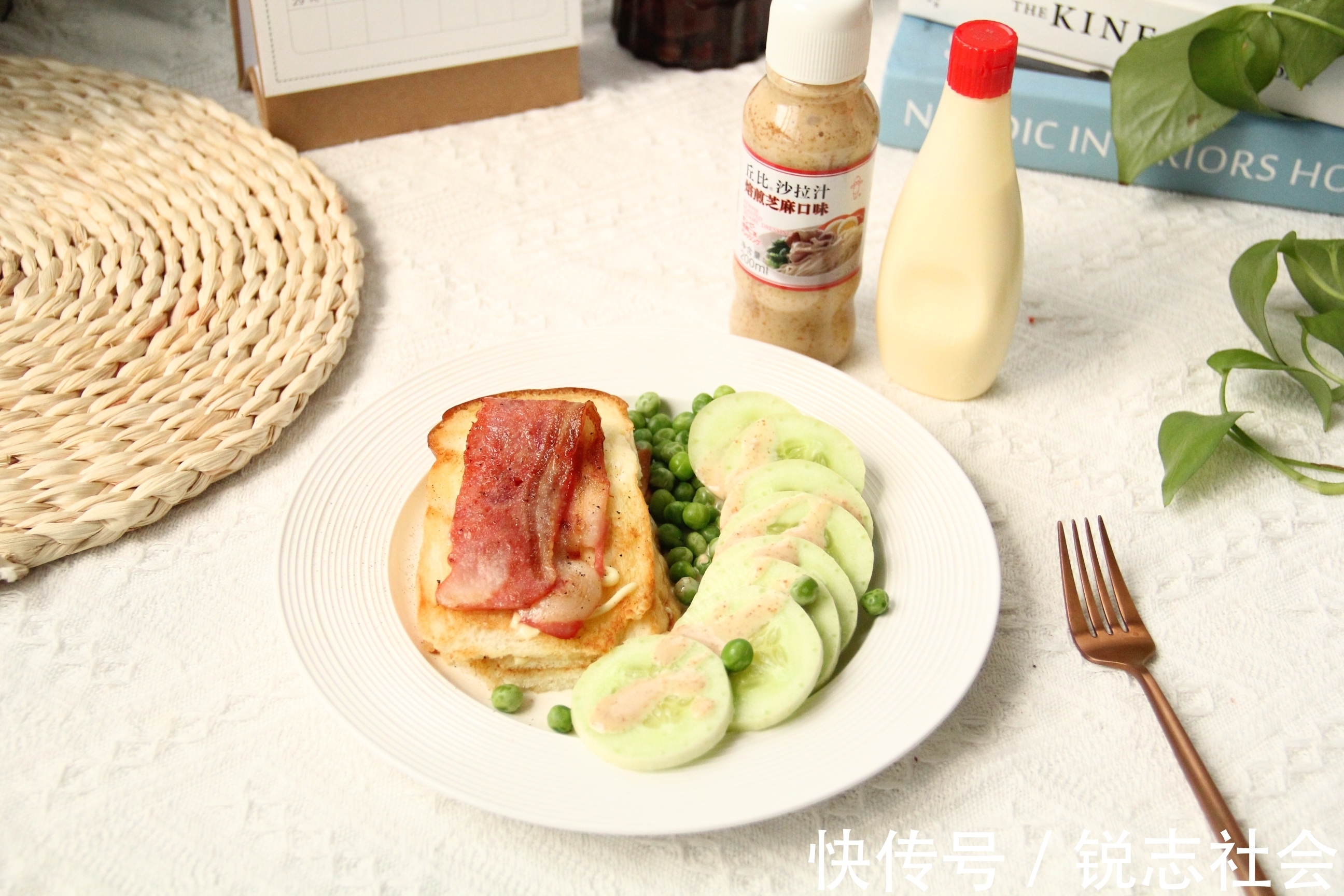 好吃|吐司培根黄瓜沙拉，好吃美味，营养健康