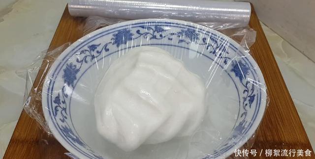 开水|麻团和面是开水还是凉水吗,掌握3个技巧,个个空心鼓泡不炸裂