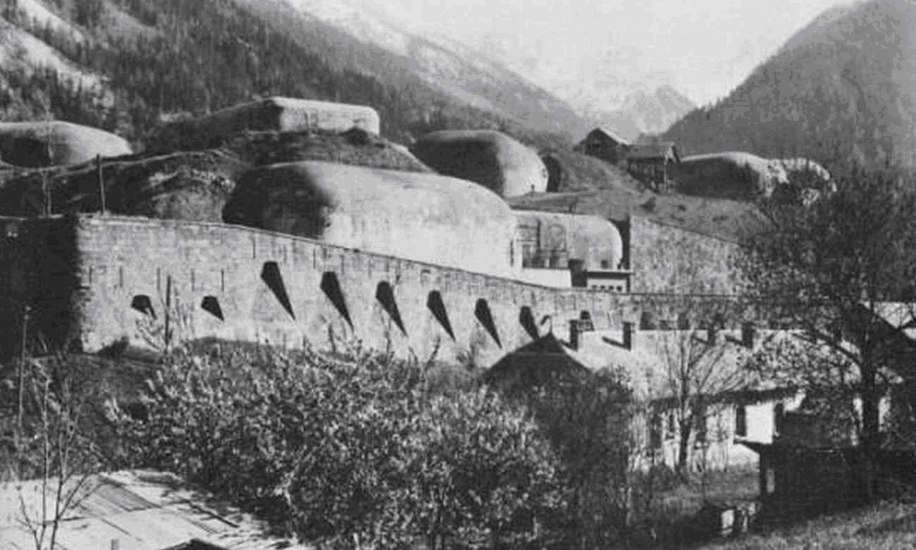 拿破仑|拿破仑时期、一战时期强悍无比的法军，为何在二战中如此窝囊