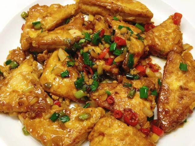 金黄嫩滑的焖煎豆腐，味蕾蠢蠢欲动了