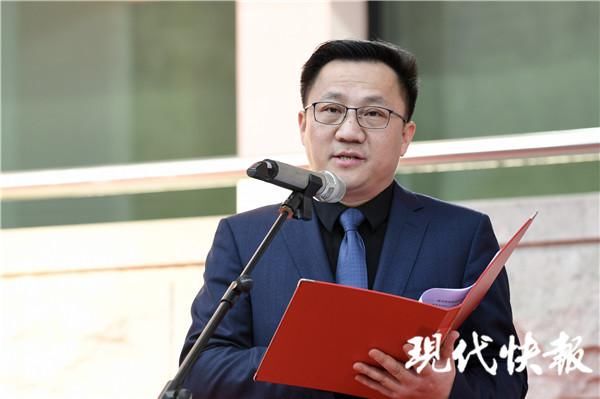 南京一中新校长亮相，开学典礼和学生分享“成为更高段位的学习者”