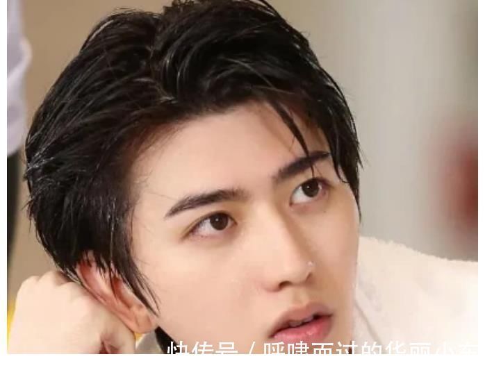 筷功|蔡徐坤玩手机引热议，粉丝给出的理由让网友难以接受