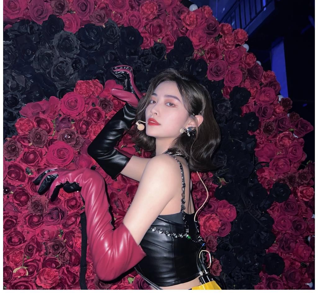 许佳琪的舞台照,爱看一些自信又吸引的美女