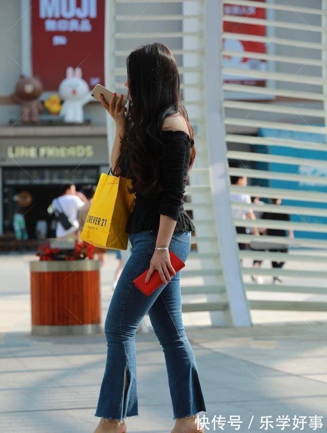 喇叭裤|黑色一字肩搭配喇叭裤，简洁优雅，时尚大气