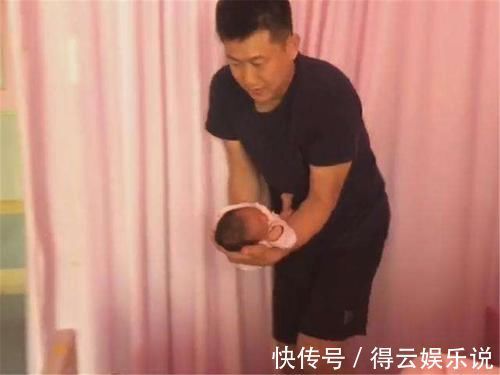 父母们|宝宝喜欢被抱着到处走,大人一坐下立马就哭,这是为什么?别嫌烦