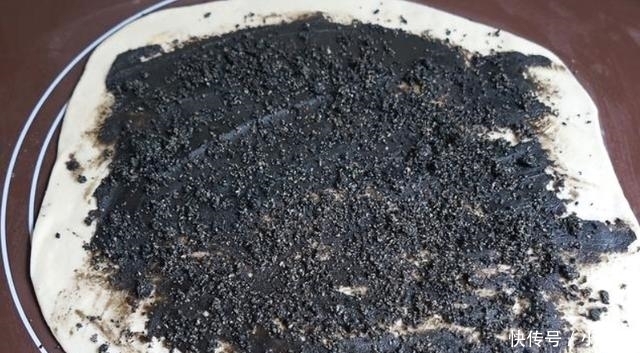  教你做有颗粒感的花卷，撒把芝麻当花边，满嘴留香还补钙