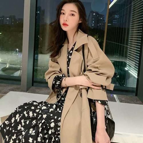 西装裤 中年女人怎么搭配风衣？想要提升自身气质，可以考虑以下3个公式