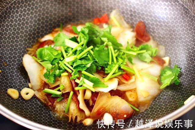 腊肠|炒白菜时，什么时候放醋是重点！顺序对了，“酸溜的”开胃又下饭