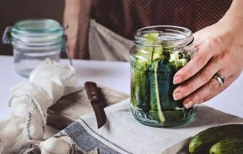 亚硝酸盐|爱吃米面的都注意！这几种食物暗藏“毒素”，你家餐桌上没准就有