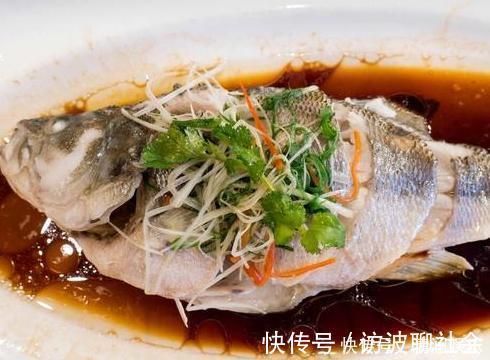 清蒸鱼，开水上锅蒸还是冷水很多人做错了，难怪鱼肉不鲜嫩
