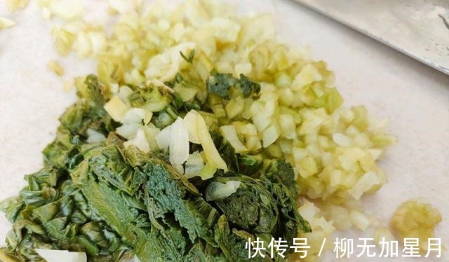 腌酸菜，别直接用盐腌，牢记3点，酸菜又酸又脆，味道正宗不易烂！