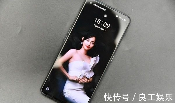 摩托罗拉|2000多元5G手机别乱买,这4款物超所值,总有一款合适你的!