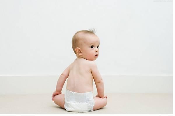 宝妈|夏天要不给宝宝戴尿不湿,别光听老人的,科学建议值得收藏