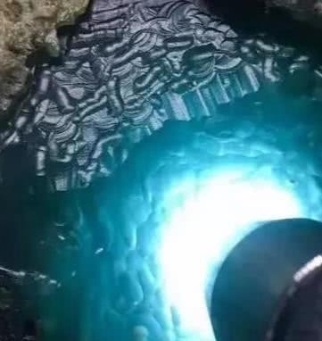 a771|在朋友店里小百捡漏的小石头,切开后让他欲哭无泪?