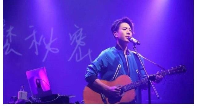 李荣浩|六年前击败李荣浩，成功夺得金曲奖，却在《好声音》里被网络歌手淘汰