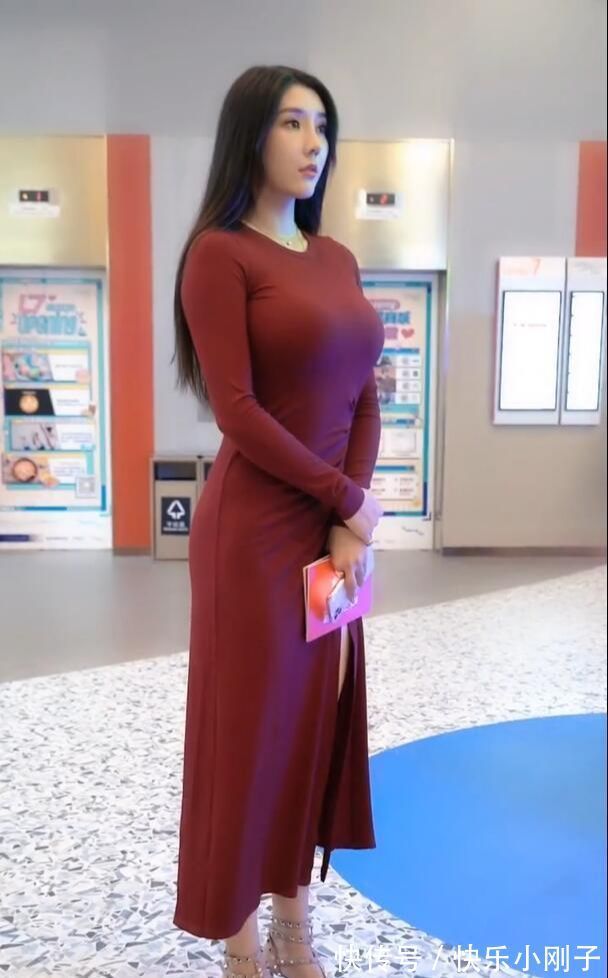 好身材 健身美女穿上长裙,优雅最自信,轻松穿出高挑好身材