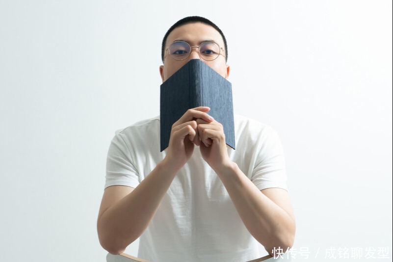 现在的男人都流行平头或光头,以前的中分头为什么都不喜欢了?