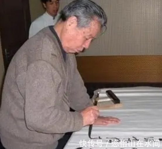 书法家#2016年,重庆老书法家李逸野,因不满丑书当道,专程写退书协声明