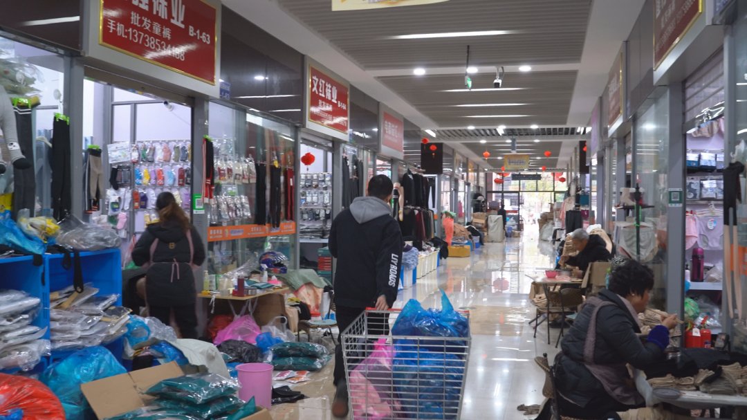 王姜鹏|近8000人从事袜业工作 年产值50亿余元丨天台白鹤：一双袜子带动一个小镇