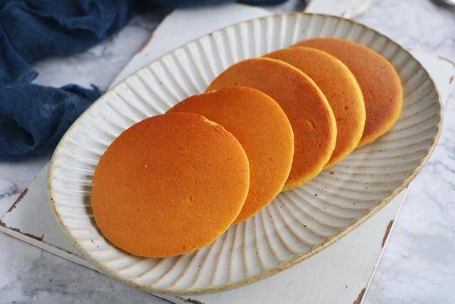 玉米面加5个鸡蛋,不加1滴油1滴水,又香又软,比发糕好吃10倍!