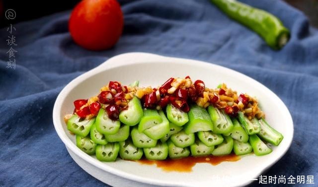 秋葵焯水,有人放油有人放盐,都不对,加2勺它,颜色青翠不变黄