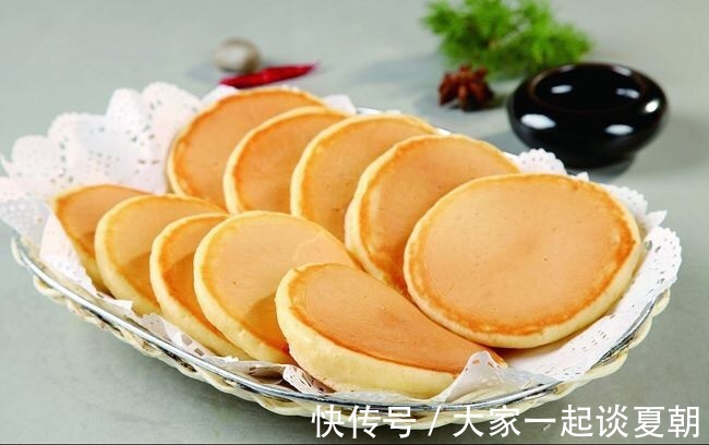 红薯新吃法,不放水,不放糖,做出松软香甜的饼,一端上桌抢光光