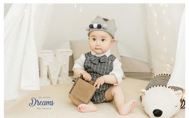 外部世界|宝宝爱看电视到底是好是坏面对这样的情况,父母又该如何做呢