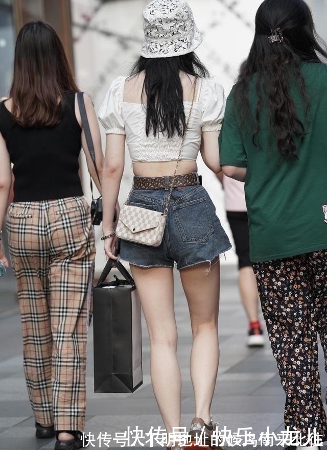 搭配 高贵优雅的打底裤穿搭塑造女性优雅高贵,气质十分出众,青春减龄