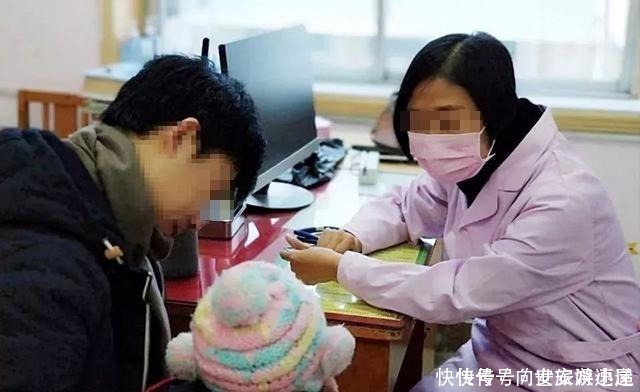 脊椎|为了让孩子睡出饱满后脑勺,从未枕过枕头,医生会损害颈椎发育