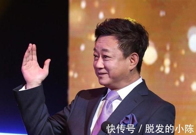 书法$央视名嘴朱军用笔老辣,字也养眼,并非“名人书法”那么肤浅