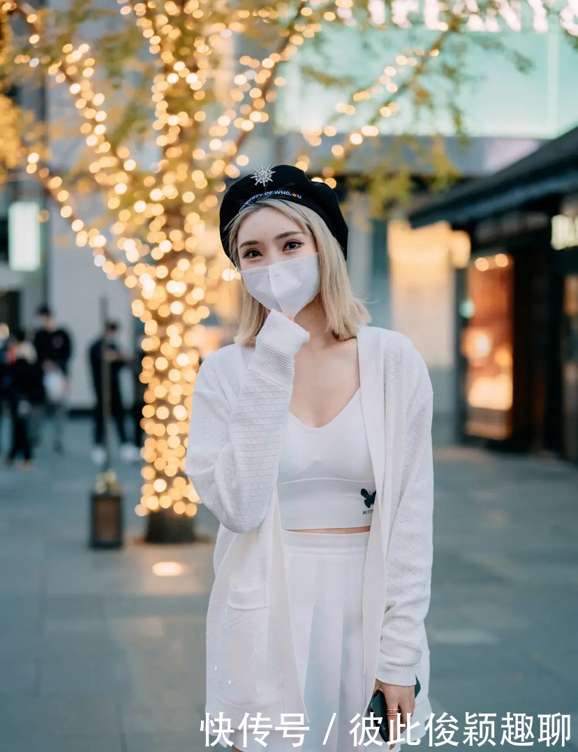 街头|冬天街头的时尚小姐姐们,对穿搭还是很有一套的