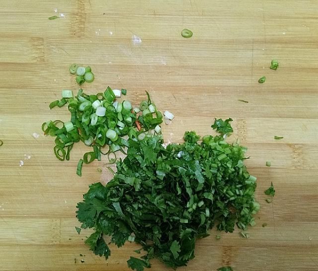 胡萝卜|胡萝卜香菜丸子,用胡萝卜炸成丸子,外脆内软,香酥极了