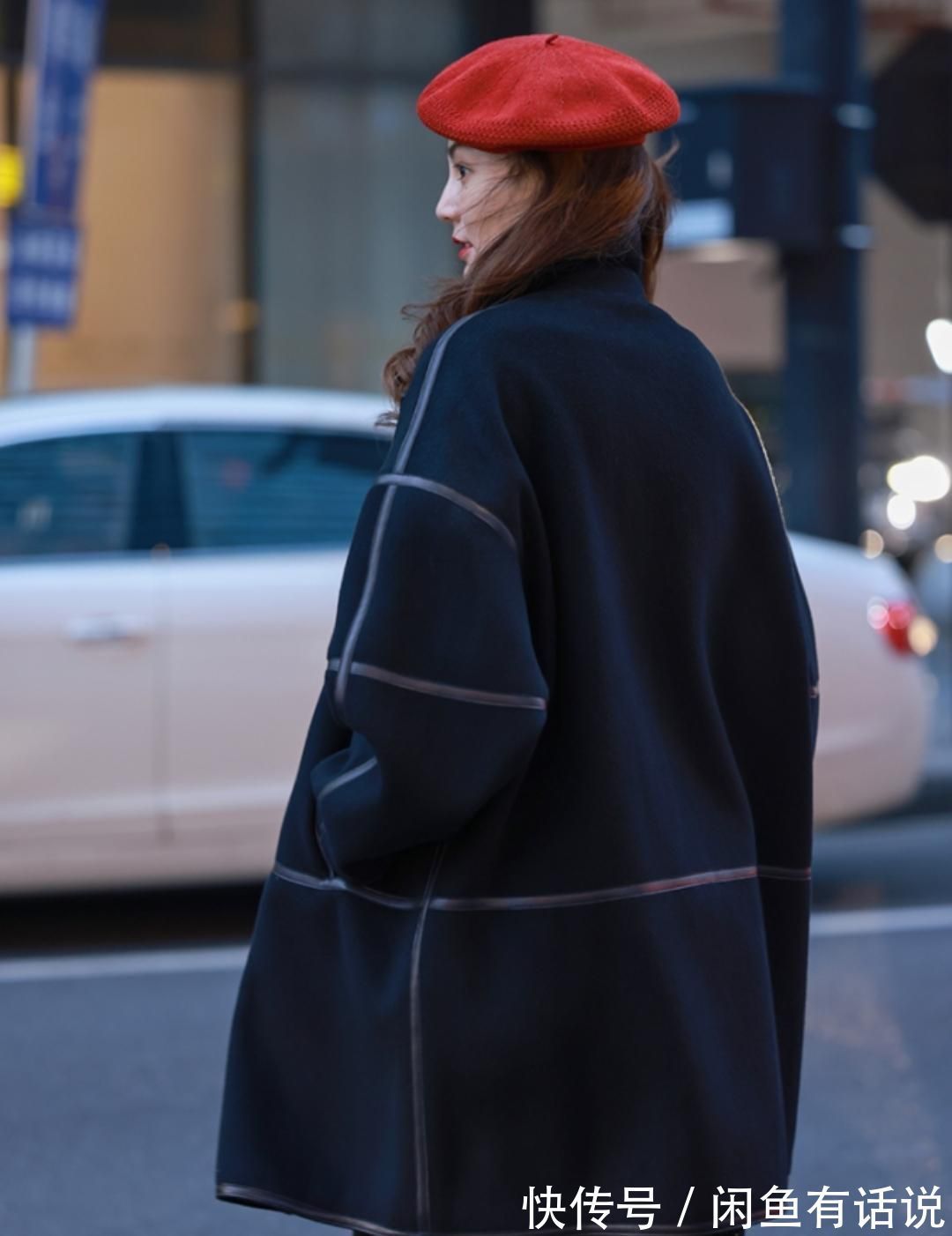 沉闷 又被“黑大衣”惊艳了,45岁博主的这3套配色,贵妇少女随心切换