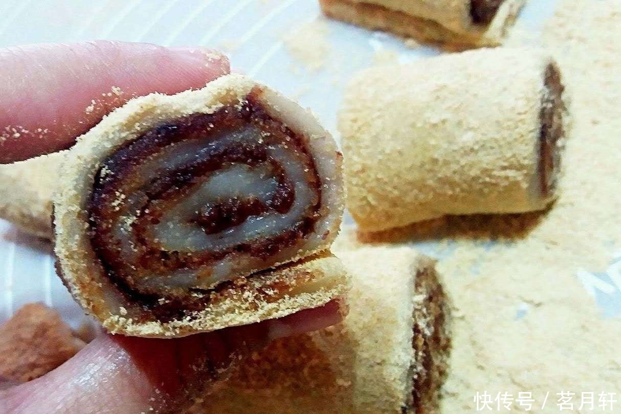 想吃点心不用买,教你在家做“驴打滚”,不用烤箱,软糯香甜!