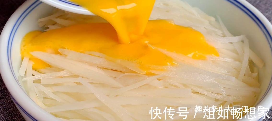 孩子|土豆丝里打2个鸡蛋,真是太香了,一周吃6次都嫌少,孩子抢着吃