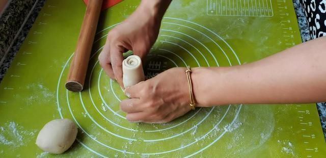 香肉|教你在家做肉夹馍，馍香肉更香，再也不用出去买，好吃干净量还足