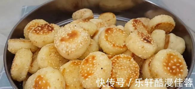 做法|小小芝麻发面饼的简单做法，半袋牛奶来帮忙，营养丰富吃不腻