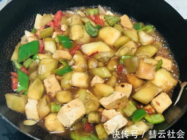 天生一对|茄子炒豆腐,先放茄子还是豆腐,很多人搞错,难怪茄子吸油还不香