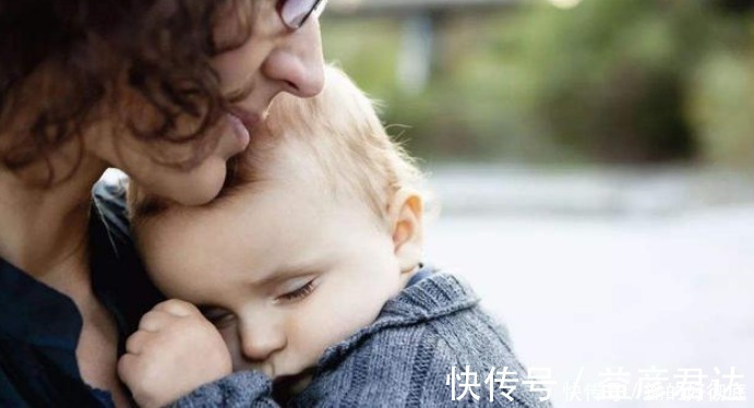 行为|孩子这些行为是缺爱的表现,父母却骄傲地以为是高情商!值得深思