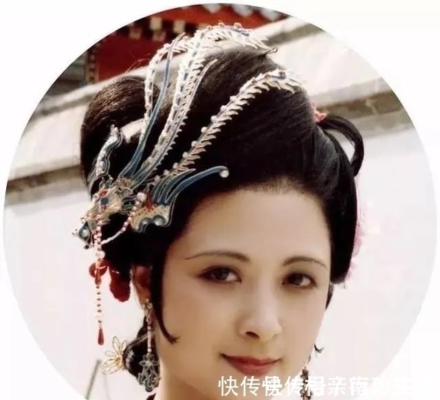 王熙凤!贾母是怎么对待第一次见面的林黛玉、薛宝钗和尤二姐的?为什么?