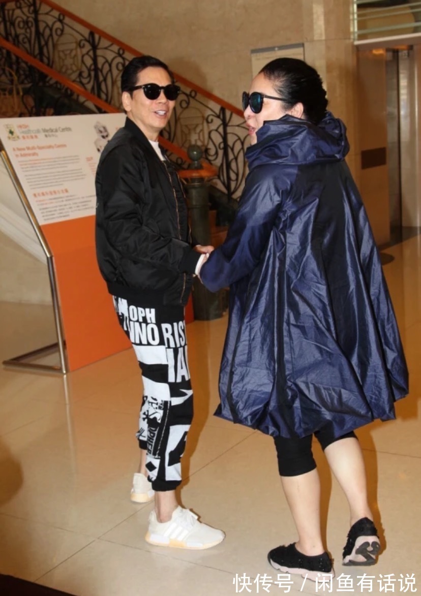 造型|向太真没法低调,穿白衬衫挂一大堆珍珠项链,一看就是高级贵妇