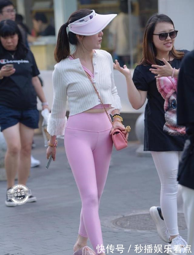 阔腿裤 “御姐范”的打底裤美女，露腿的穿搭组合很加分，魅力十足！