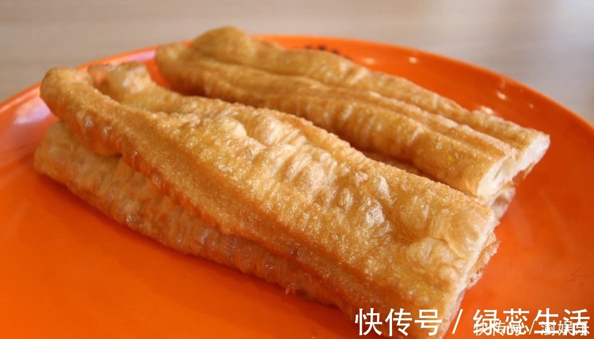酥脆|炸油条和面是关键,和好面后不要直接炸,多加一步,油条酥脆松软