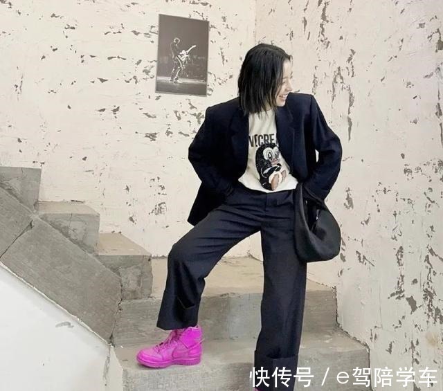 华莱士 说要给女神买这双鞋,她竟然主动给了我电话和地址……!