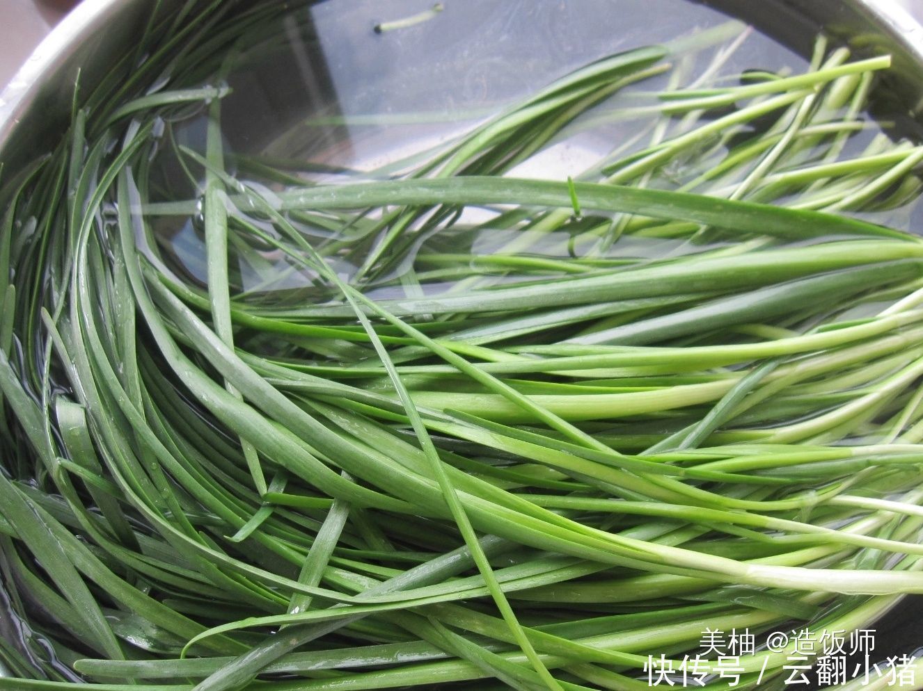 调韭菜馅,牢记“2放4不放”,很多人弄错,难怪馅料不鲜还出汤