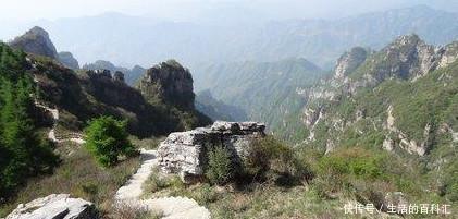 石匠用奇石雕出春夏秋冬,县官贪念升起取墓碑