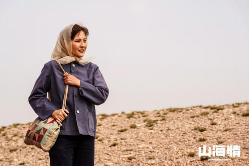 热依扎说水花让我感受到乐观坚韧的力量!她值得一个视后