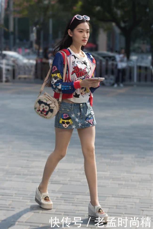 姑娘们|街拍美女：不想气质输人，选择个性短裤穿搭，秀出你想要的美