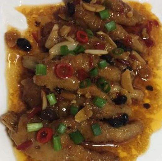 红烧排骨，金针菇炒蛋，豉汁蒸凤爪，响油豇豆的做法
