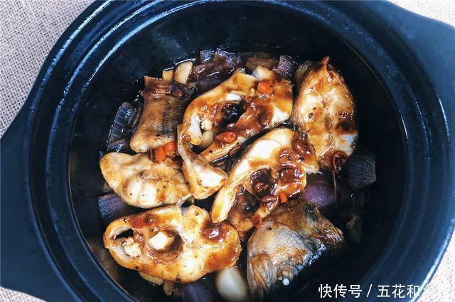  酱香|清蒸鲈鱼太老土了！试试酱香鲈鱼，停不下筷的美味